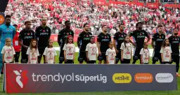 Maçın ardından yıldız futbolcuya alkış: "Büyük günah olduğu öğretilmiş"