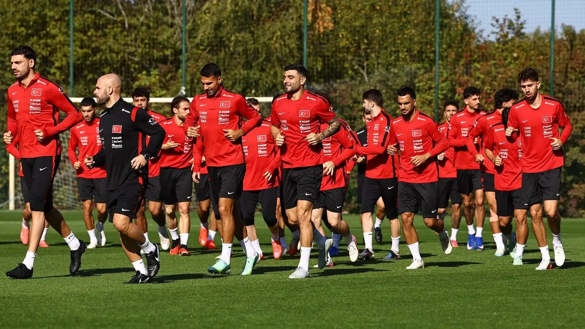 A Milli Futbol Takım'da Emirhan Topçu idmanı yarıda bıraktı