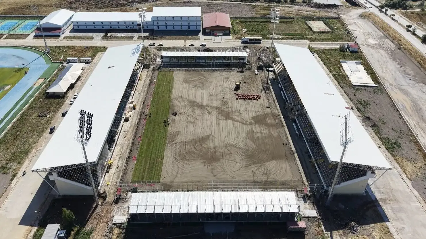 Muş Şehir Stadyumu'nda zemin yenileniyor