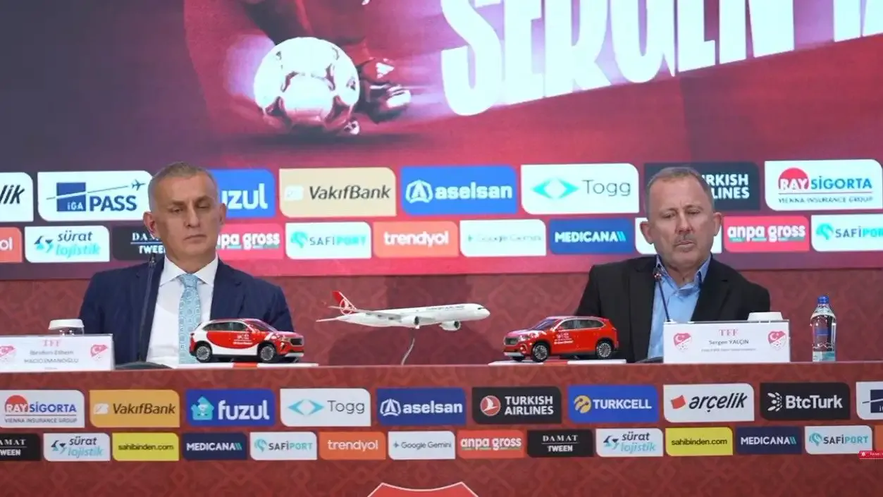 A Milli Takım'da Sergen Yalçın için imza töreni düzenlendi!