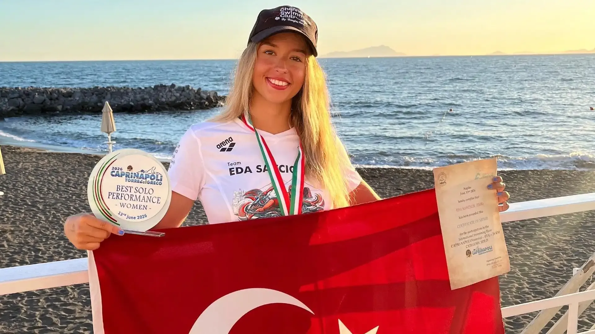 Milli yüzücü Eda Savcıgil’den Catalina Kanalı’nda çifte rekor!