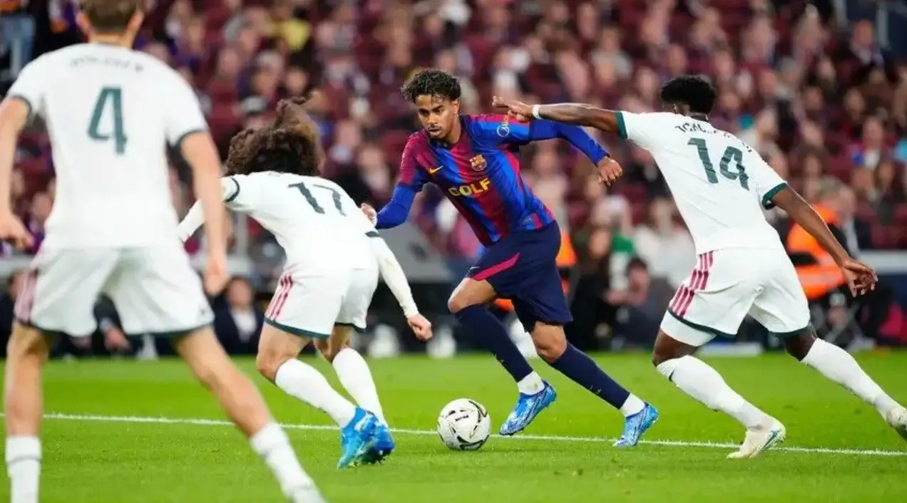 Barcelona ve Manchester City ilk mağlubiyetlerini yaşadığı haftada zirveye tutundu