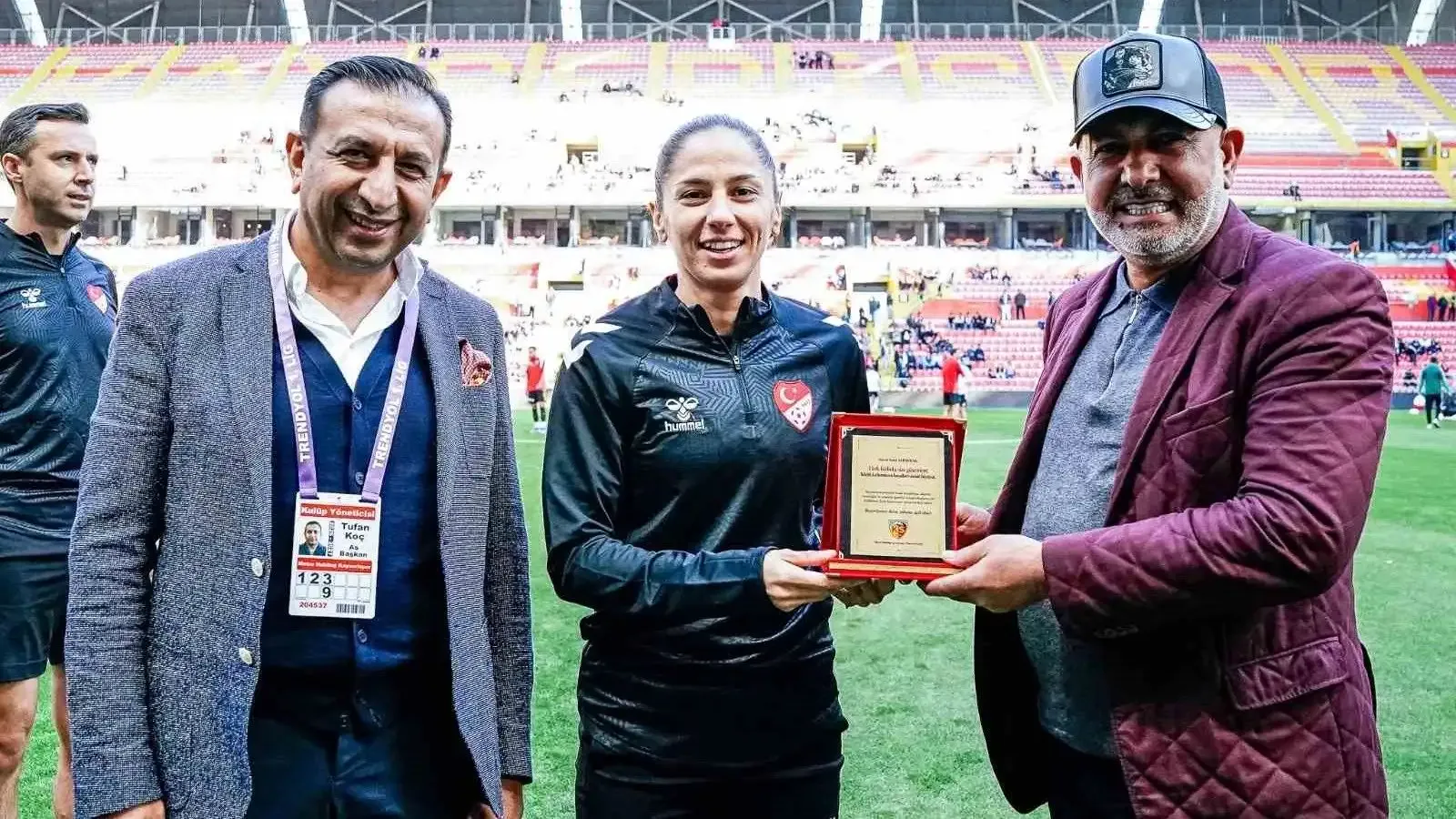 Kayserispor’dan hakem Asen Albayrak’a şık jest