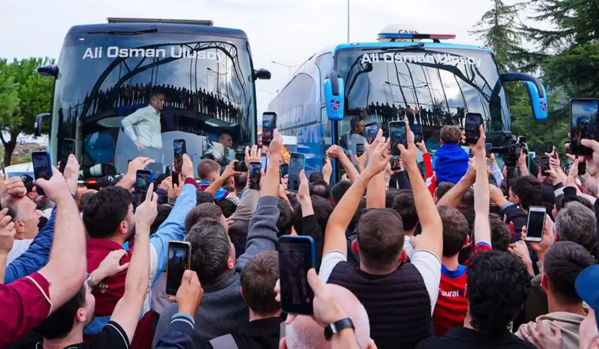 Trabzonspor'a taraftarından sürpriz! Yolu kesip, tezahürat yaptılar...