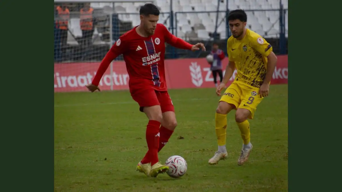 Fethiyespor - Eyüpspor maçı şiddetli yağışa takıldı