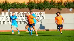 Başakşehir ile Zenit veteranlar dostluk maçında buluştu