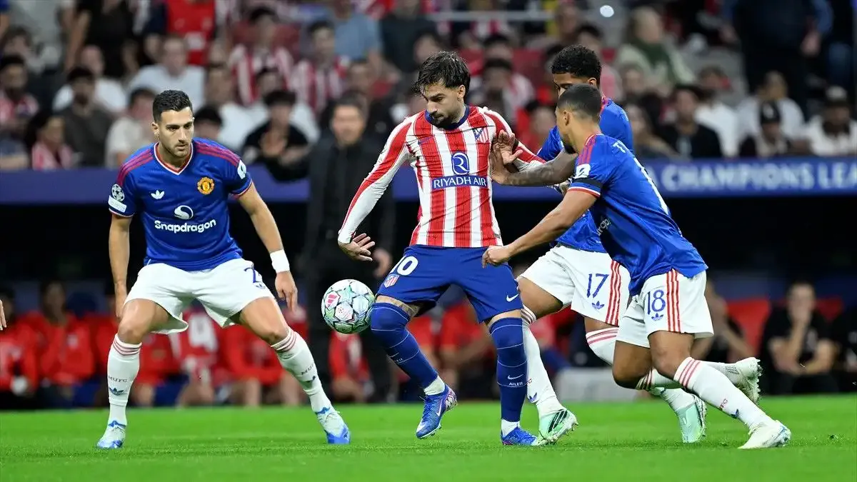 2 gol, 1 kırmızı kart! Atletico Madrid, Manchester United'ı yıktı...