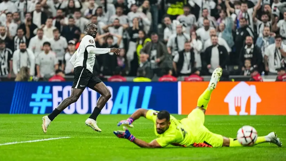 Wilfred Ndidi, bu sezon ilk golünü Crystal Palace'a attı