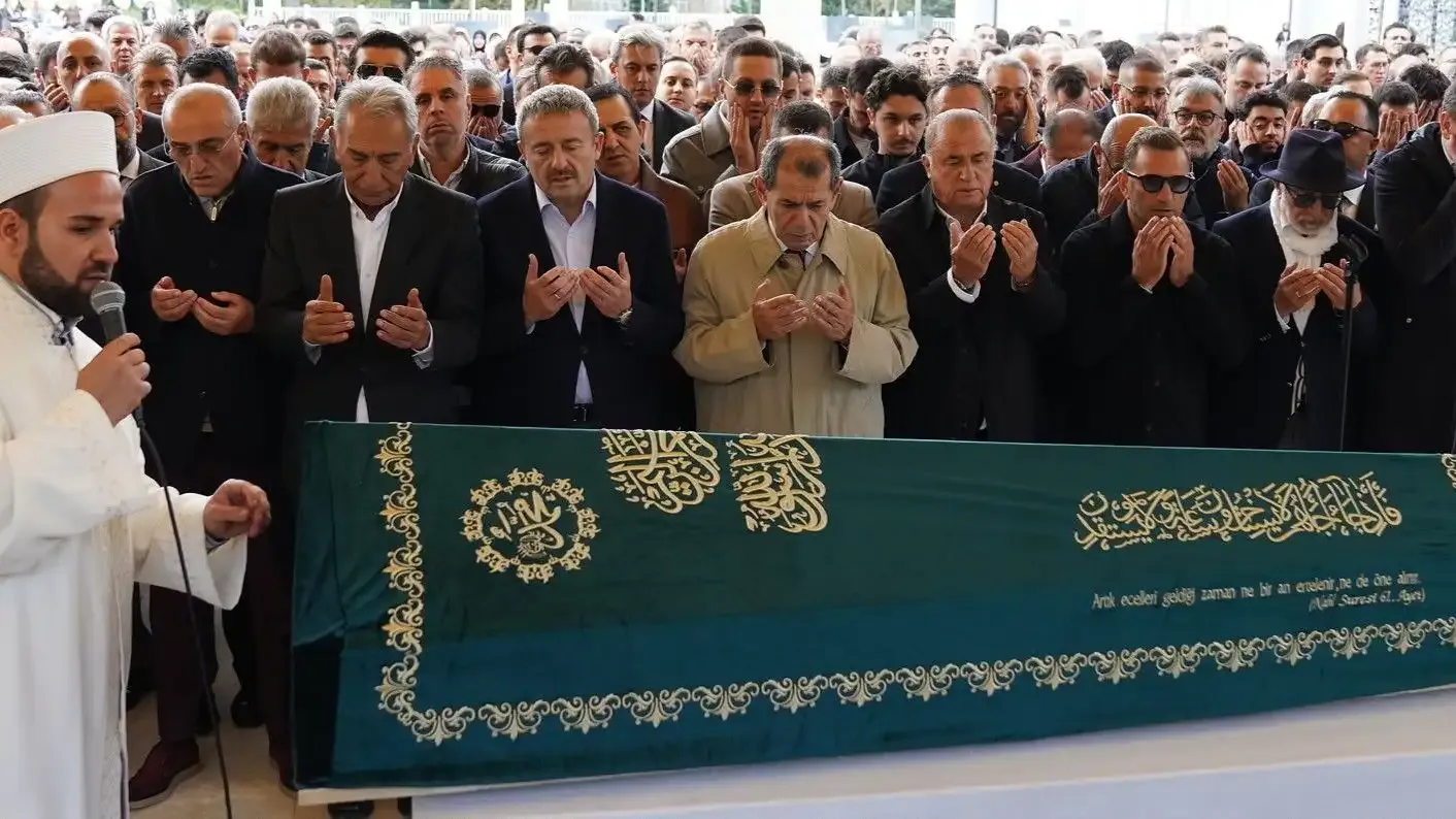 İbrahim Hatipoğlu'nun babası son yolculuğuna uğurlandı