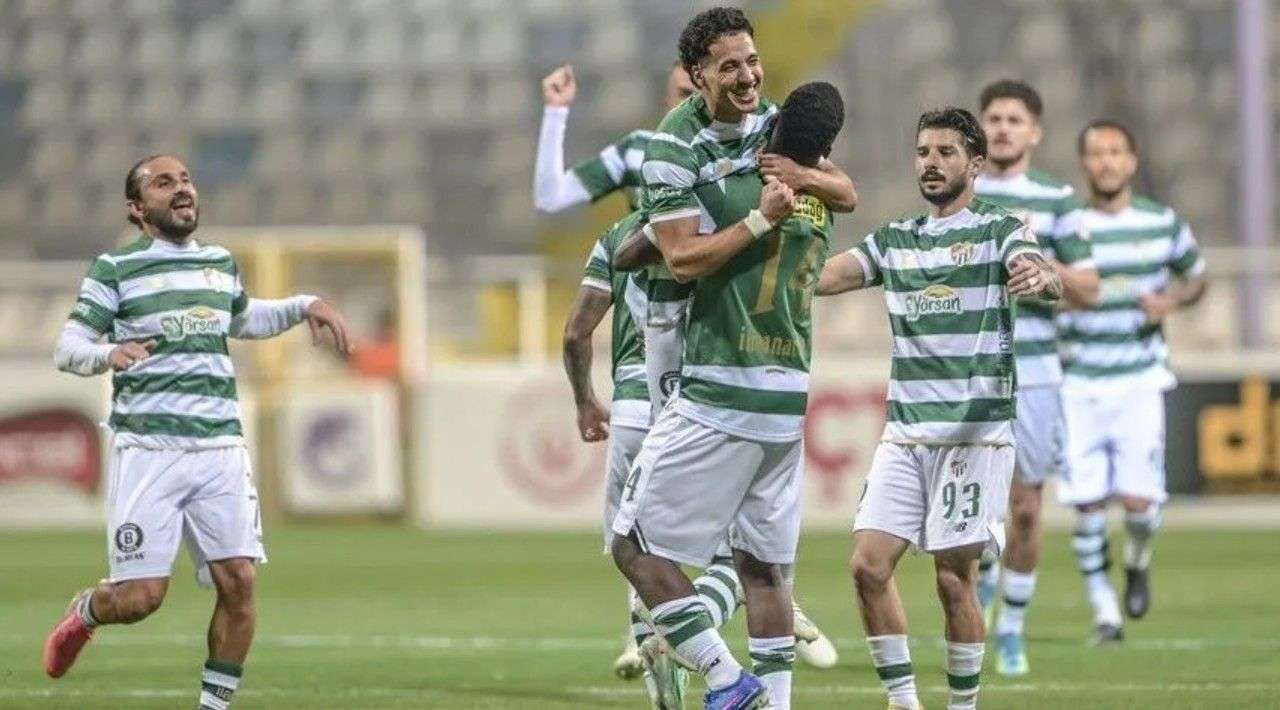 Bursaspor, Süper Lig hedefine "zirvede" ilerliyor
