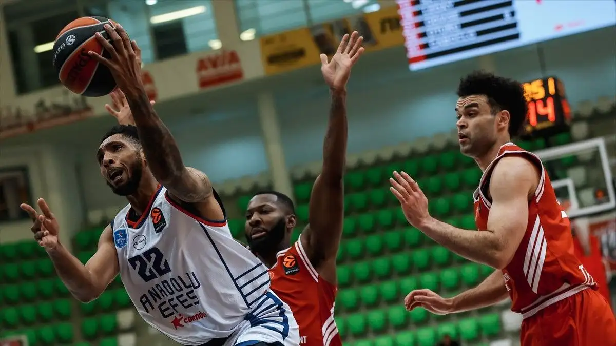 Anadolu Efes 30 sayı farkla kaybetti